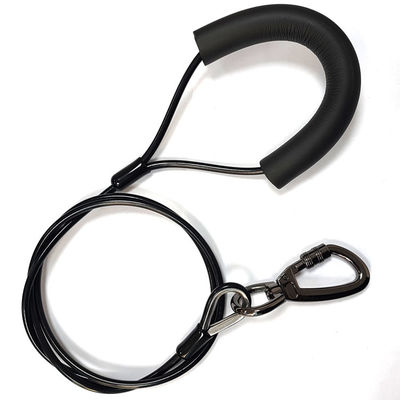 Tali Pengikat Luar Ruangan yang Dapat Disesuaikan Dilapisi PVC Inti Baja Kawat Baja Dua Kait Untuk Anjing